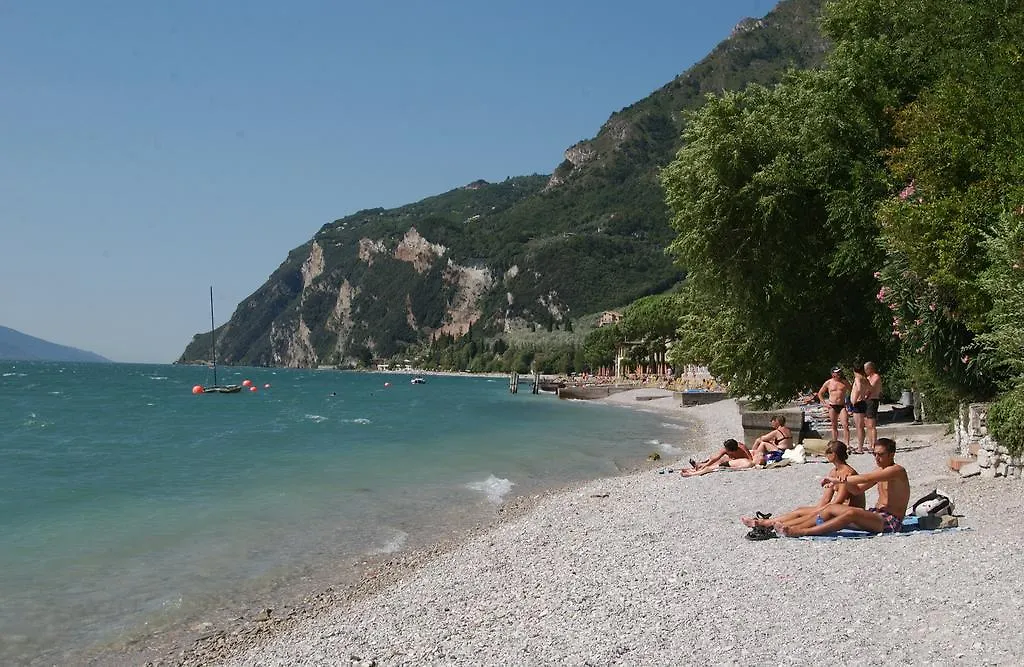 Hotel La Fiorita Limone sul Garda 4*,