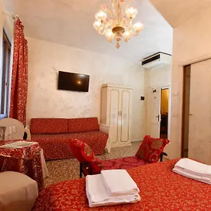 casa-martini-venice-30121.hotelslidodijesolo.com/