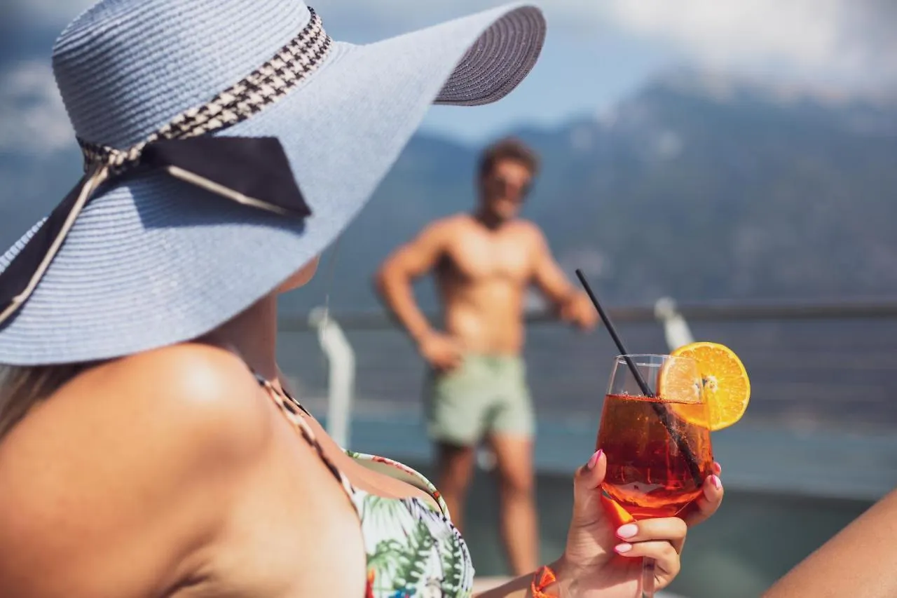 Hotel La Fiorita Limone sul Garda 4*,